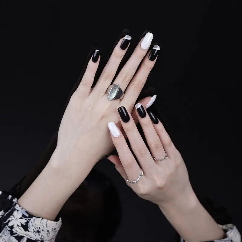 Black and White-cured UV Gel Nail Wraps-NG200055